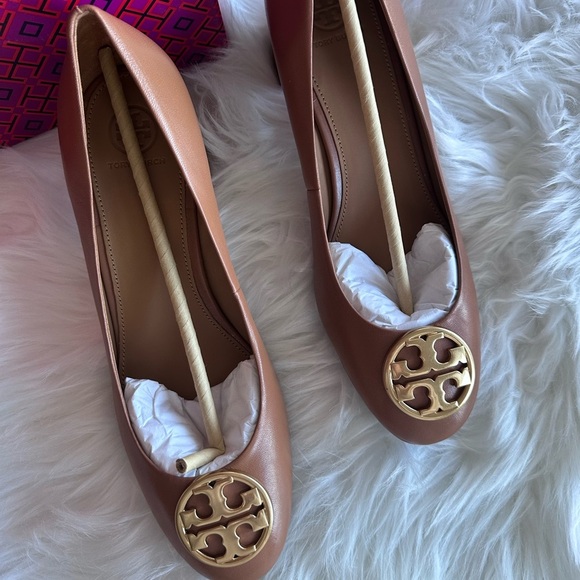 NWB Tory Burch Chelsea 50mm Pumps Napa Leather in Royal Tan - Picture 3 of 13